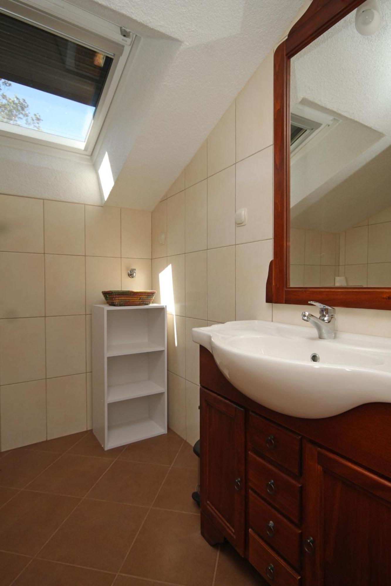 Seaside Secluded Apartments Cove Karkavac - Scedro, Hvar - 8801 Jelsa  Bilik gambar